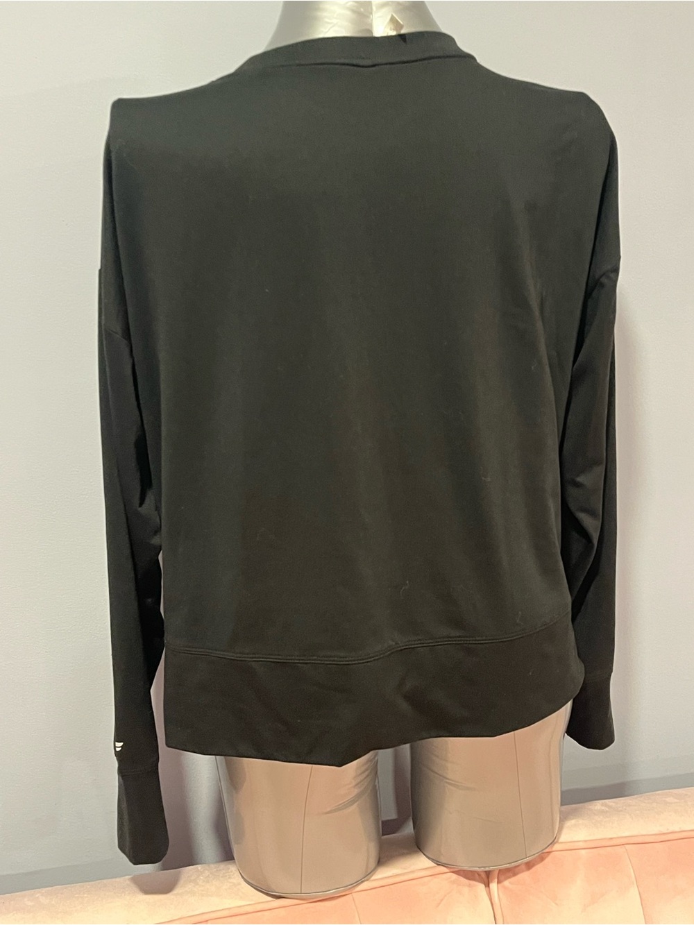 Fabletics Black Long-Sleeve Crewneck Sweatshirt - Picture 2 of 6
